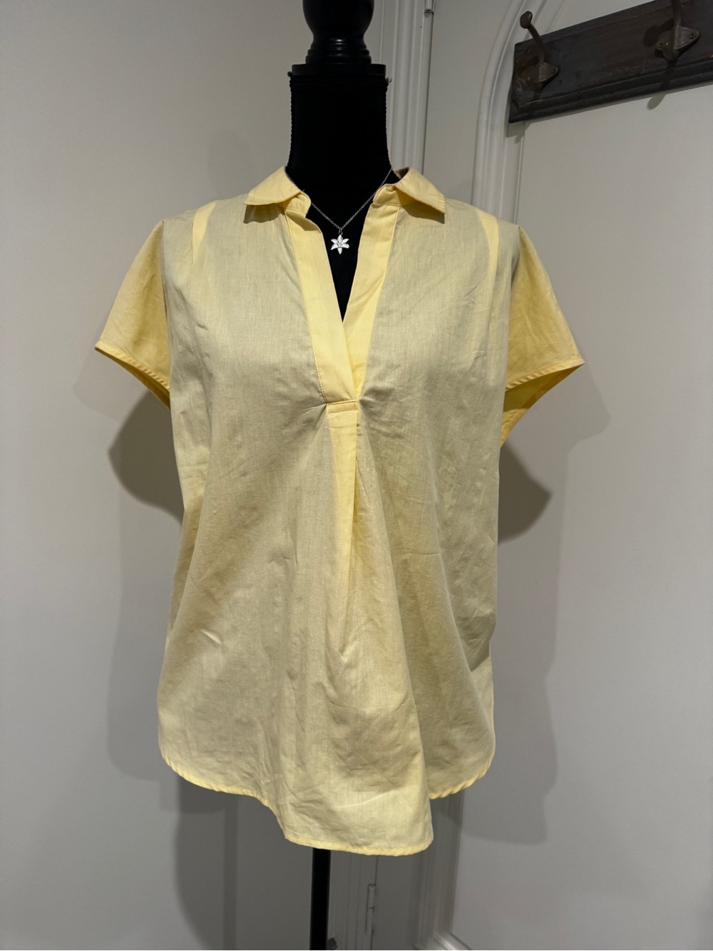 French Connection Butter Yellow Short Sleeve Collared V-Neck Blouse